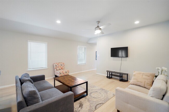 Building Photo - 9307 Colonial Bent Pl