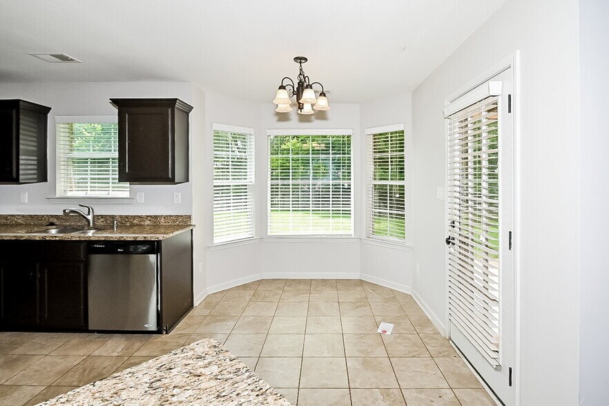 Building Photo - 9171 Tahoe Dr