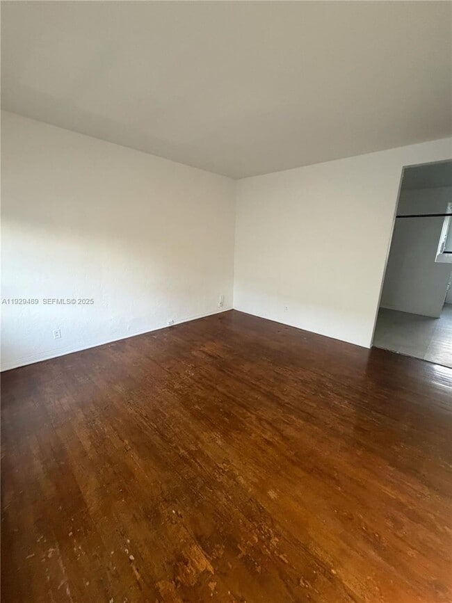 Building Photo - 905 16th St