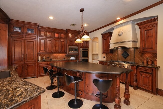 Building Photo - 22 Post Shadow Estate Dr