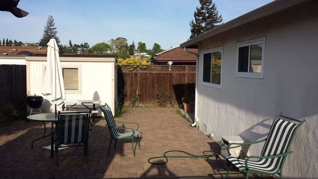 Building Photo - Charming Castro Valley Home: Spacious Livi...