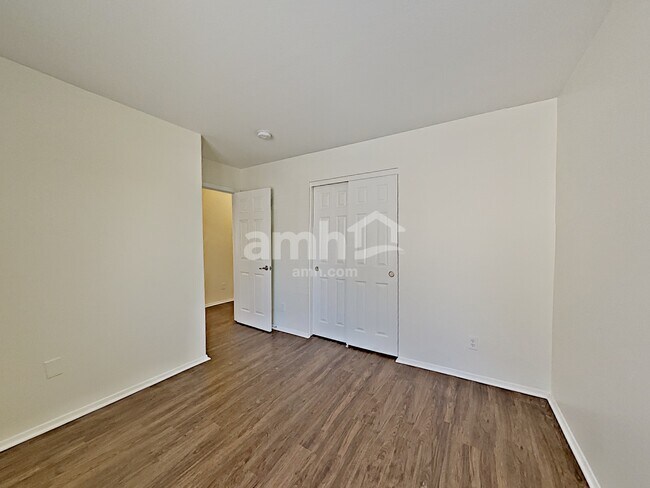 Building Photo - 10525 W Hughes Dr