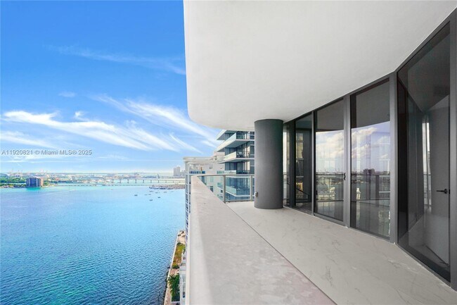 Building Photo - 700 NE 24th St