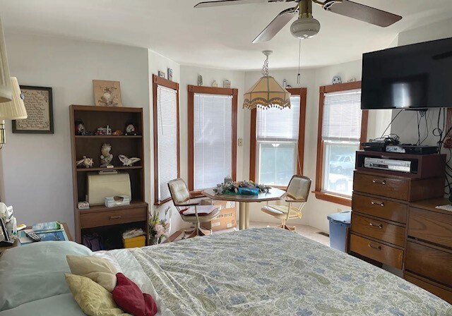 Building Photo - 518 Davisville Rd