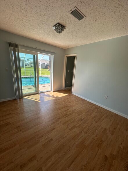 Dining room - 18637 Lake Worth Blvd