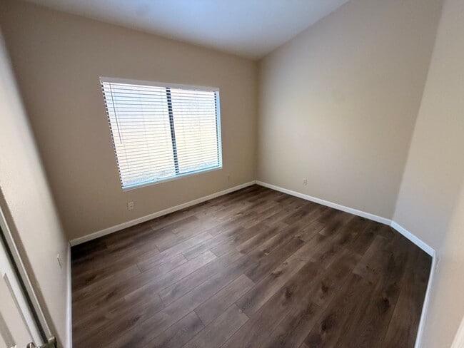 Building Photo - Warm & Charming single level 3 x 2 Home in Stonebridge Lakes!!