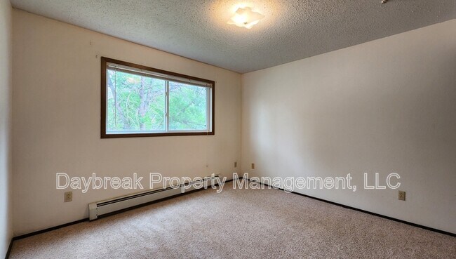 Building Photo - 3024-9 1/2 9 1/2 St N