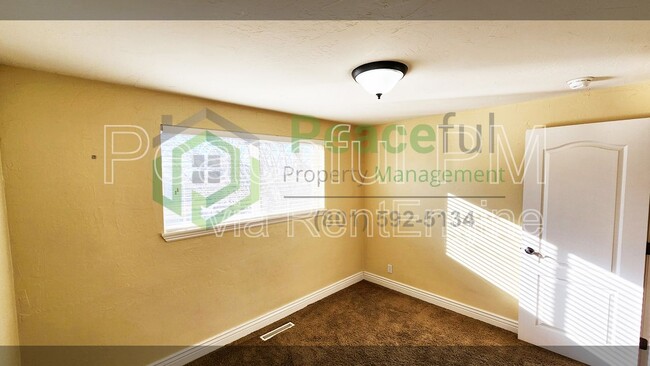 Building Photo - 122 N St