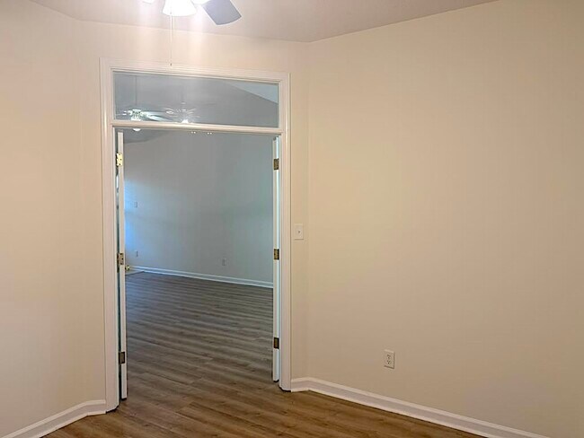 Building Photo - 7751 Lipscomb Dr