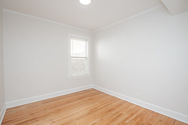 Building Photo - 2136 N Avers Ave