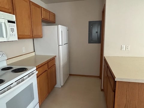 Building Photo - 1975 Greatview Dr