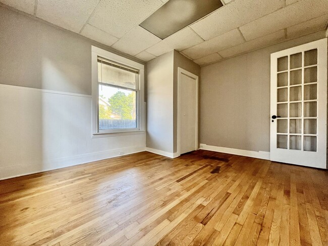 Building Photo - Five Bedroom Home in Muskegon