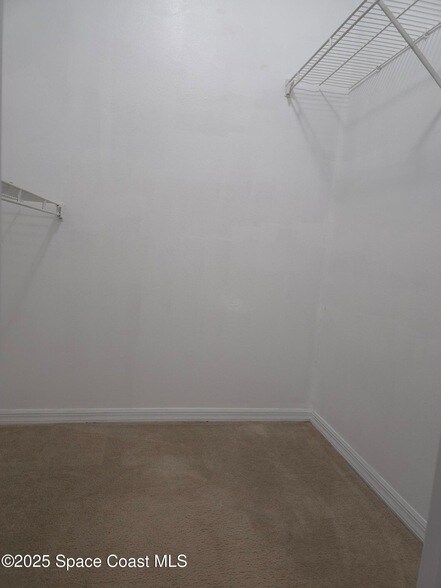 Building Photo - 245 Spring Dr