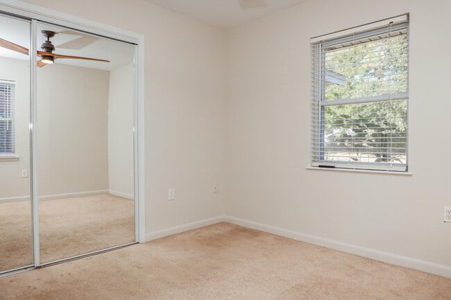 Building Photo - 410 Tanglewood Dr