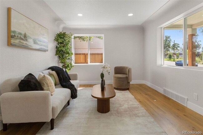 Building Photo - Long Realty & Property Management - Newly remodeled Duplex