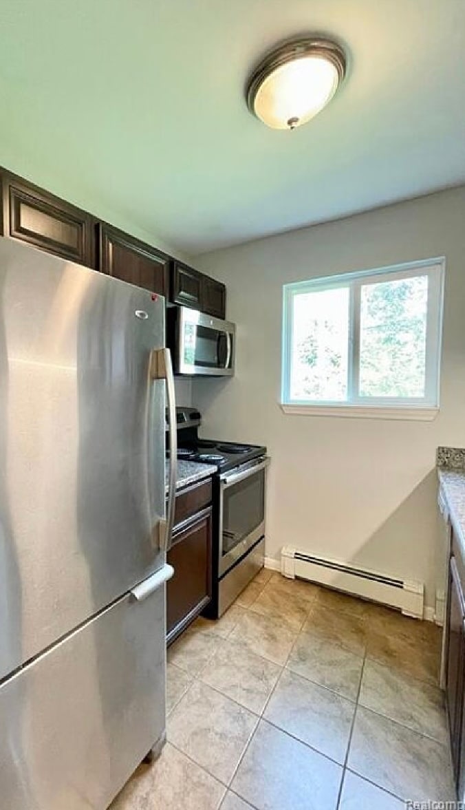 Building Photo - 525 Fairbrook St