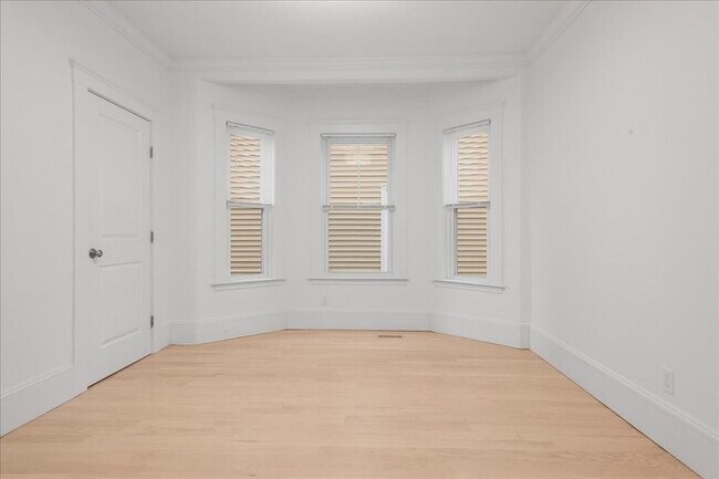 Building Photo - 16 Maryland St