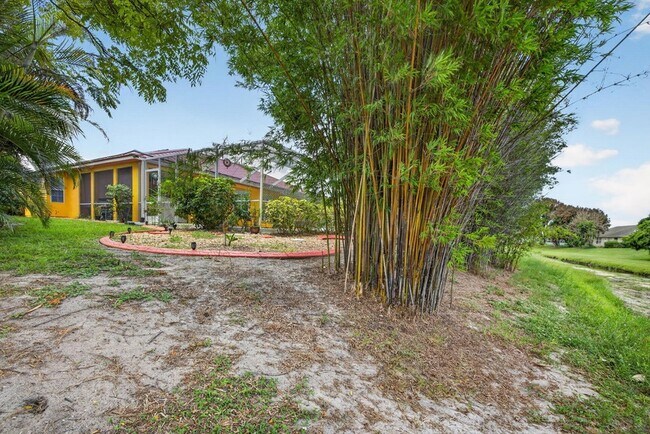 Building Photo - 3077 SE Galt Cir