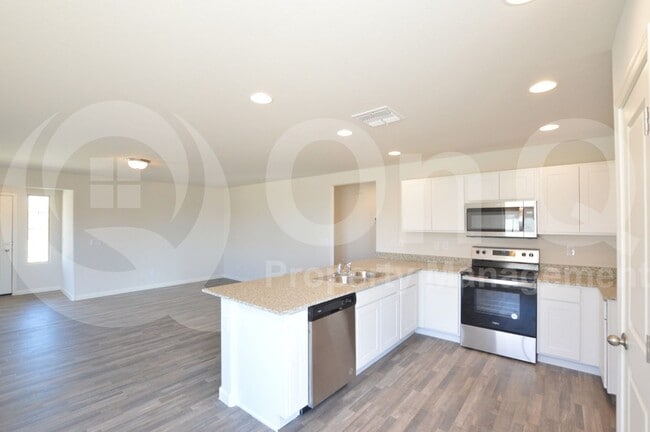 Building Photo - 777 Silvercreek Ln