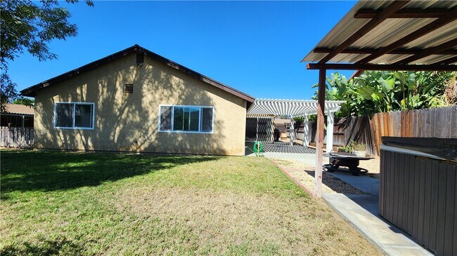 Building Photo - 538 E Banyan St