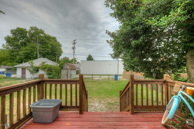 Building Photo - 712 S Porter Ave