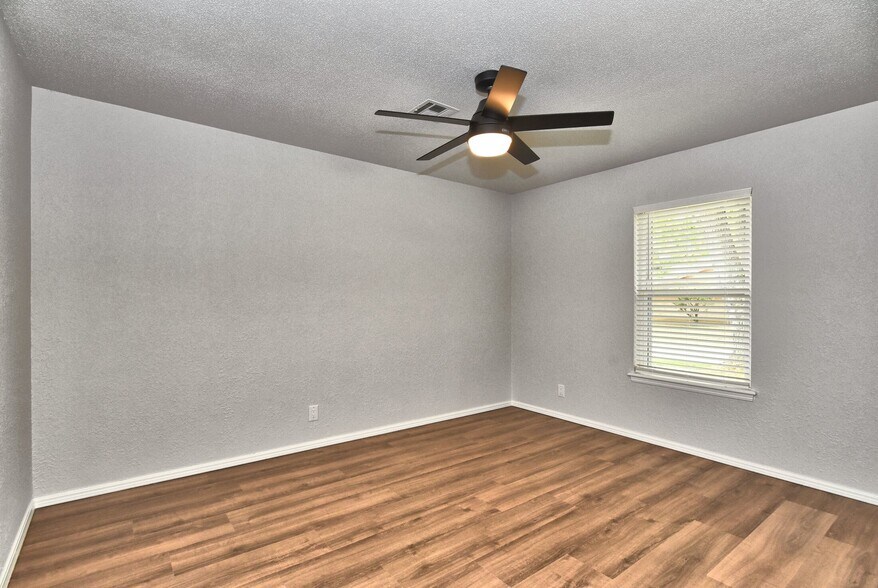 Building Photo - 6925 E 73rd St