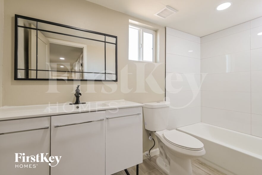 Building Photo - 9240 E Dolores St