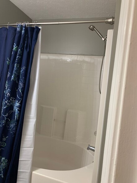 Strong water pressure - 2542 Sonar St