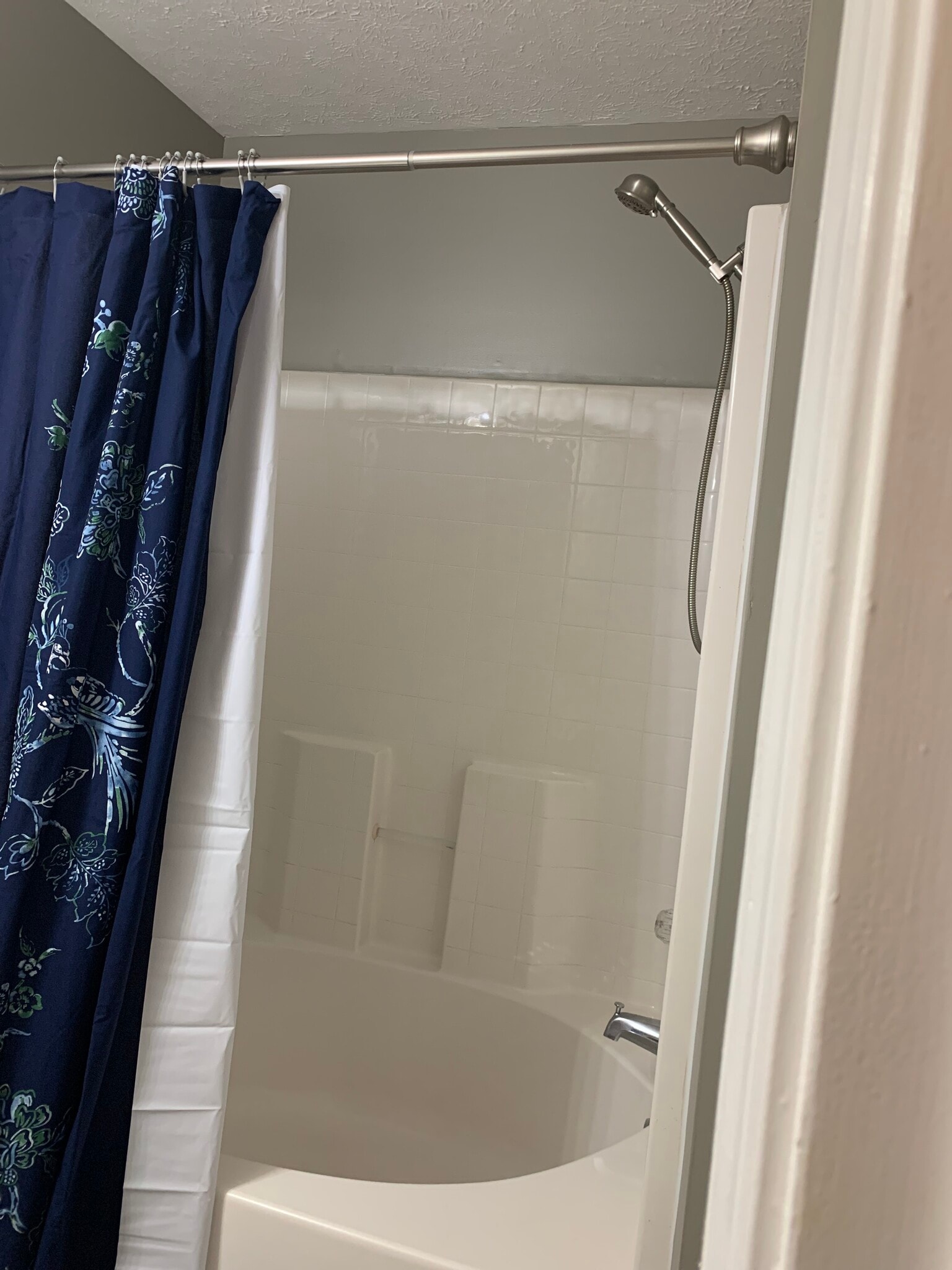 Strong water pressure - 2542 Sonar St