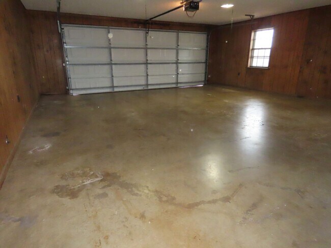 Building Photo - Whitehouse ISD! Spacious 3 Bedroom, 2 Bath...