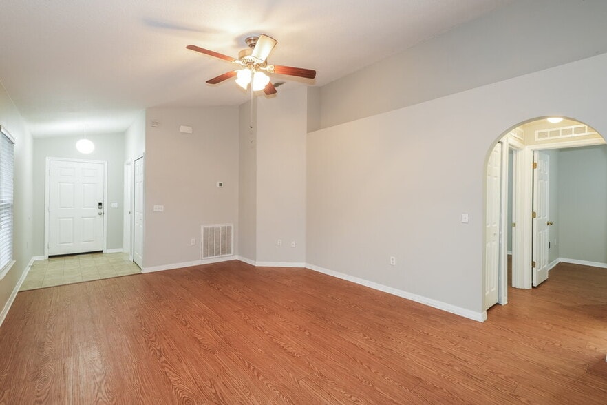 Building Photo - 17036 Lixberry Way