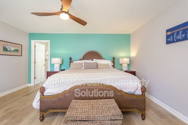 Building Photo - 395 Lake Dr