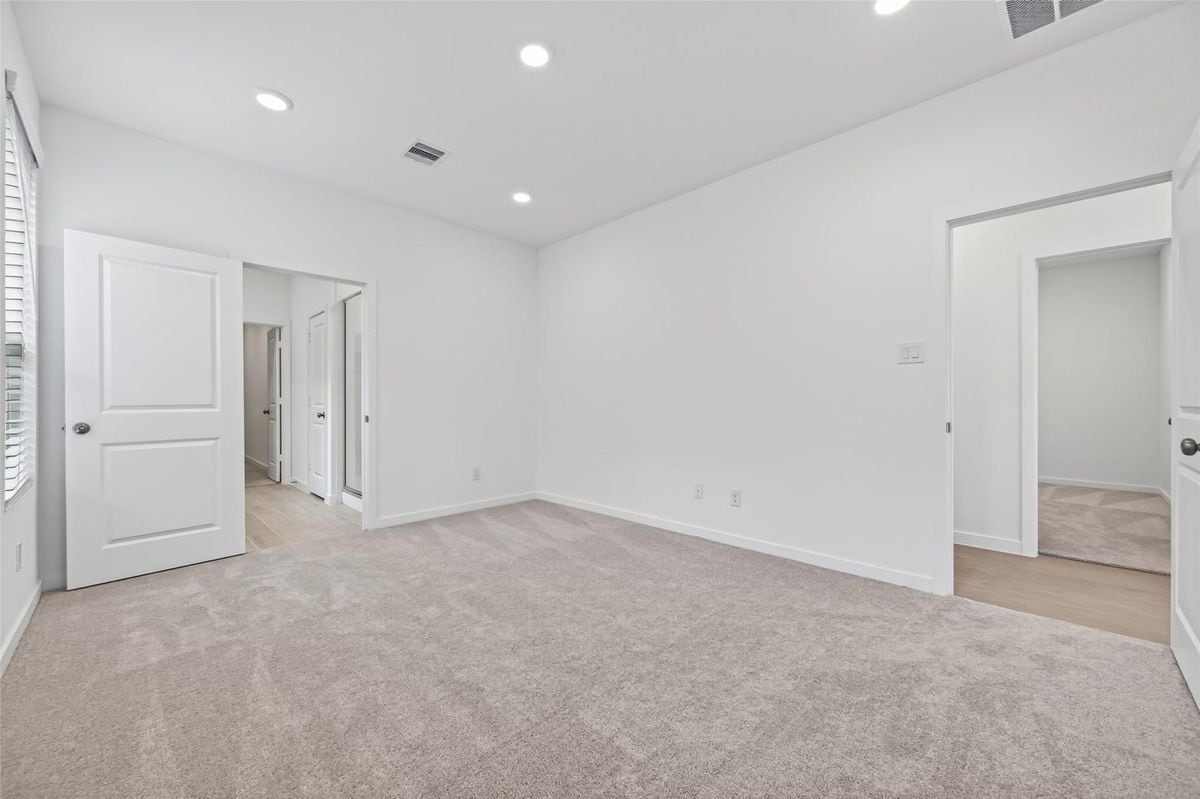 Building Photo - 27435 Sunterra Village Dr