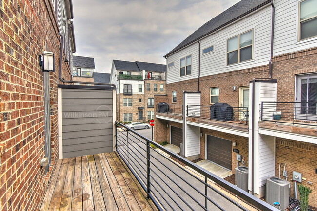 Building Photo - Luxury 3-Bed, 3.5-Bath Townhouse in Prime ...