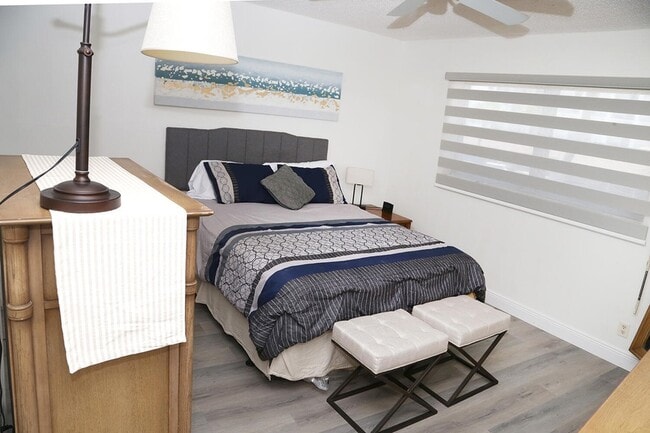 Building Photo - 1537 E Hillsboro Blvd