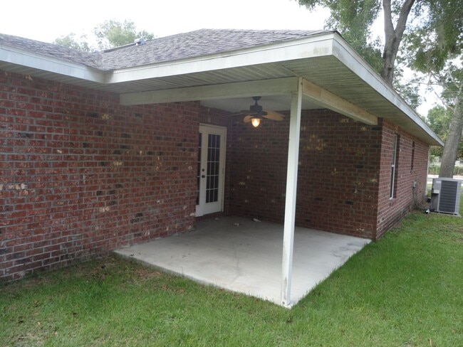 Building Photo - 25303 SW 15th Ave