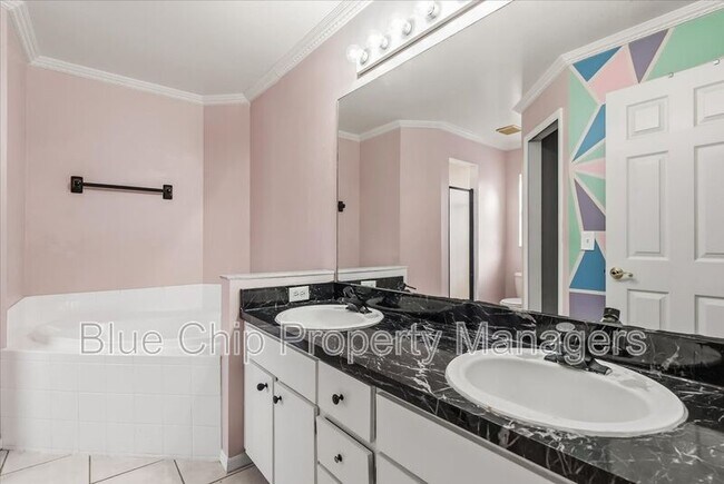 Building Photo - 2229 Hannah Ln