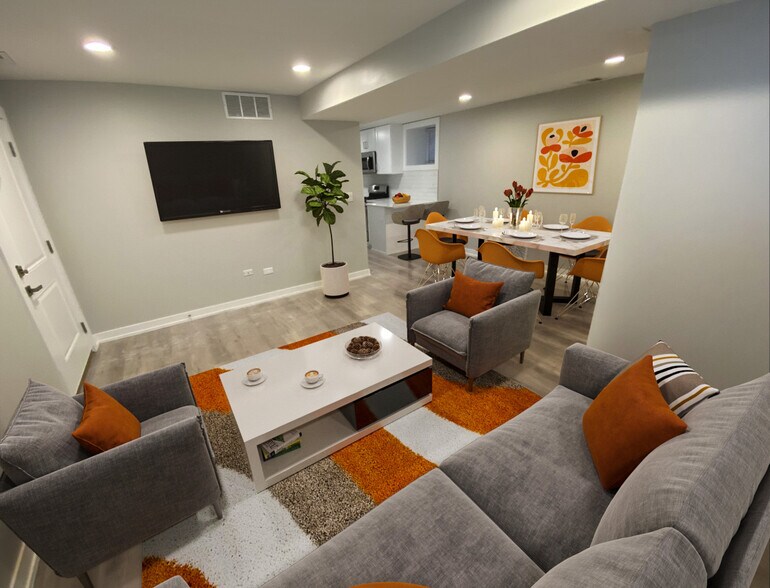 Living/Dining Room - 2119 W Potomac Ave