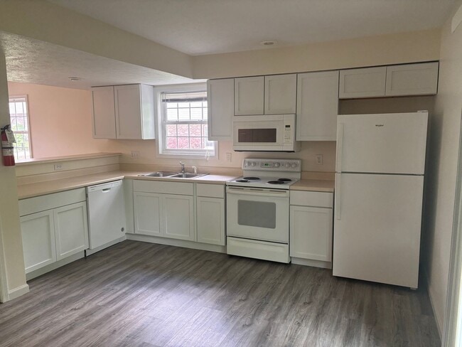 Building Photo - 3465 S Oaklawn Cir