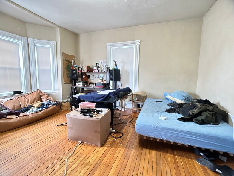 Building Photo - 43 Pratt St