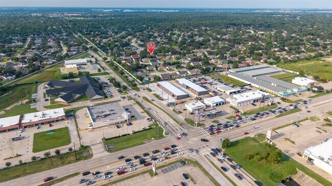 Building Photo - 17003 Summer Dew Ln