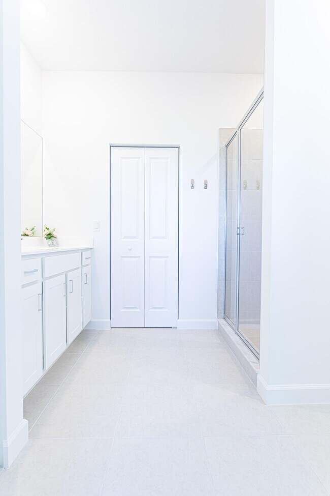 Building Photo - 630 SE Lk Fls St