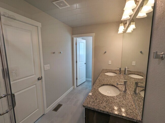 Building Photo - 3 Bedroom, 2.5 Bathroom with two car garage
