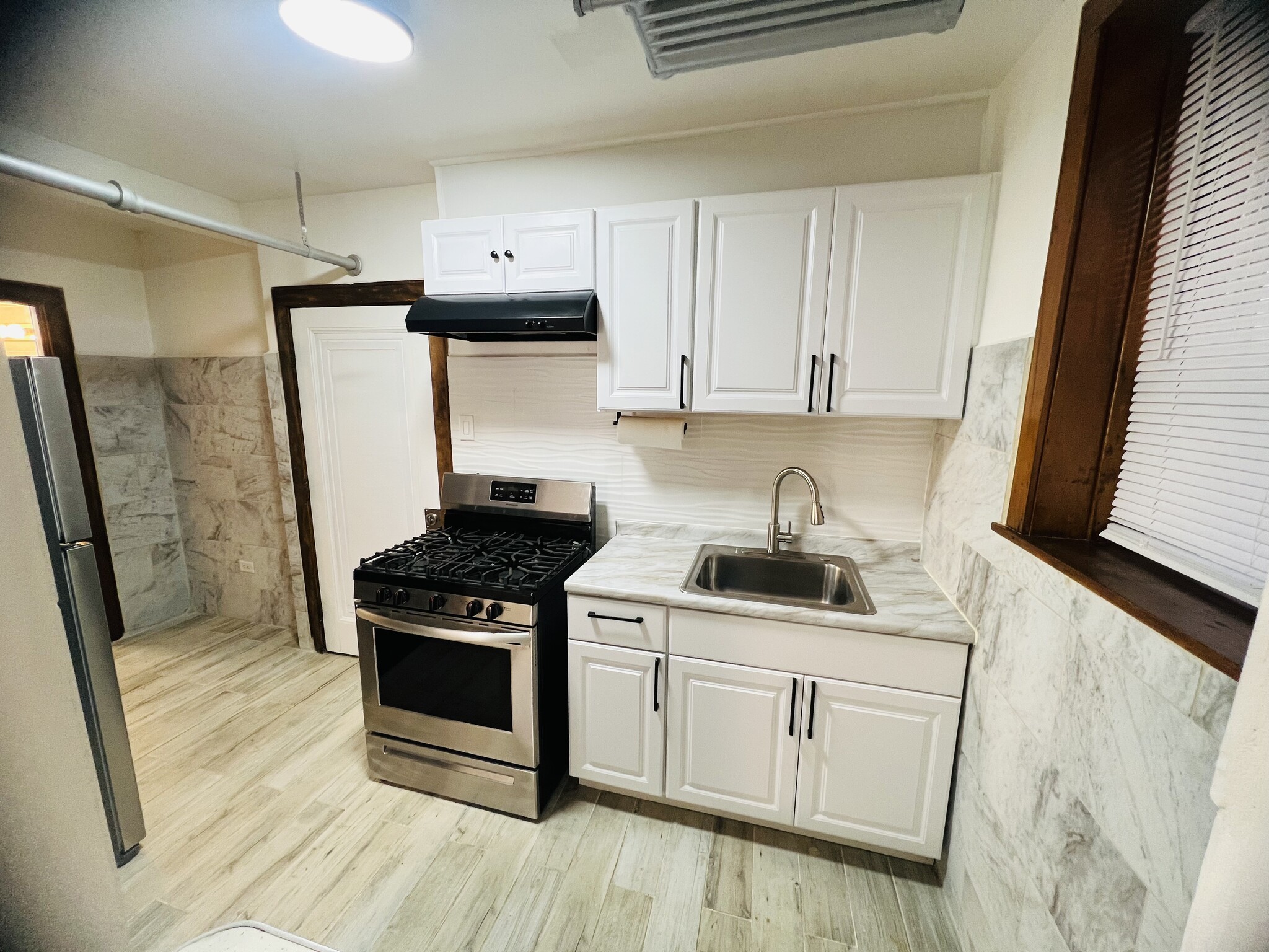 Kitchen - 3025 N Parkside Ave