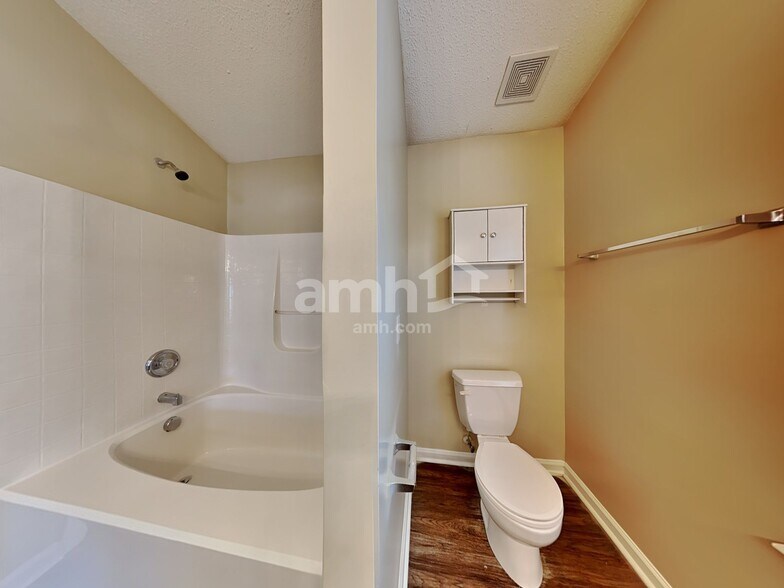 Building Photo - 542 Birchtree Valley Ct