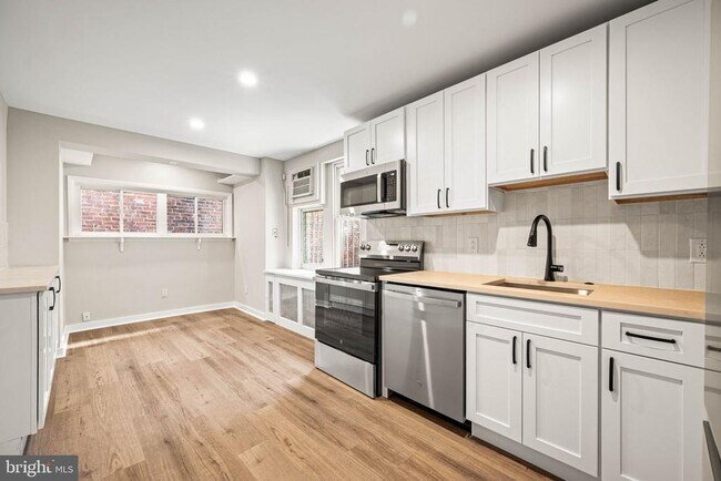 Building Photo - 241 S 23rd St