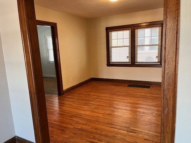 Building Photo - 361 Cliffside Dr