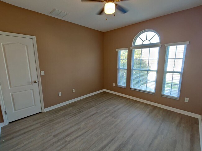 Building Photo - 7801 Seafield Ln