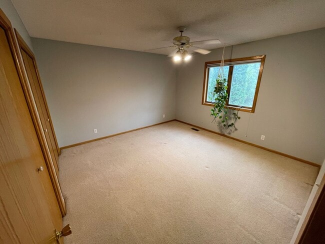 Building Photo - Beautiful single family home!
