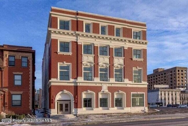 Building Photo - 19 N River St